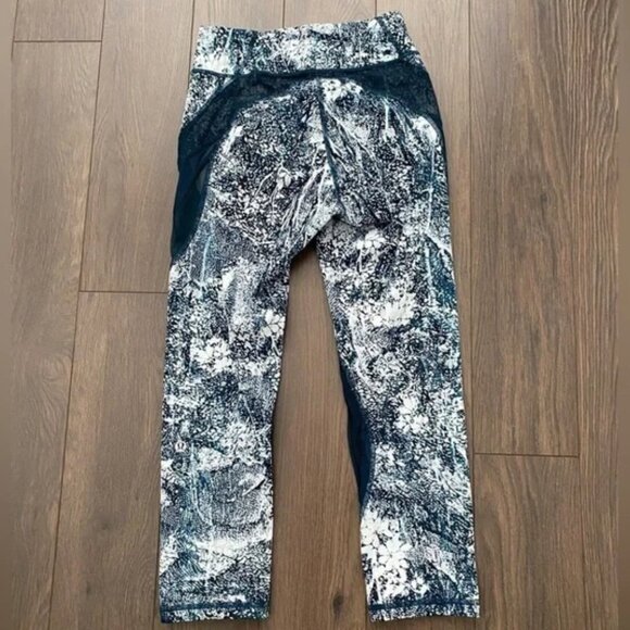 LULULEMON Never Still Crop *21” in Wildwood White Multi / Nocturnal Teal - Picture 9 of 10